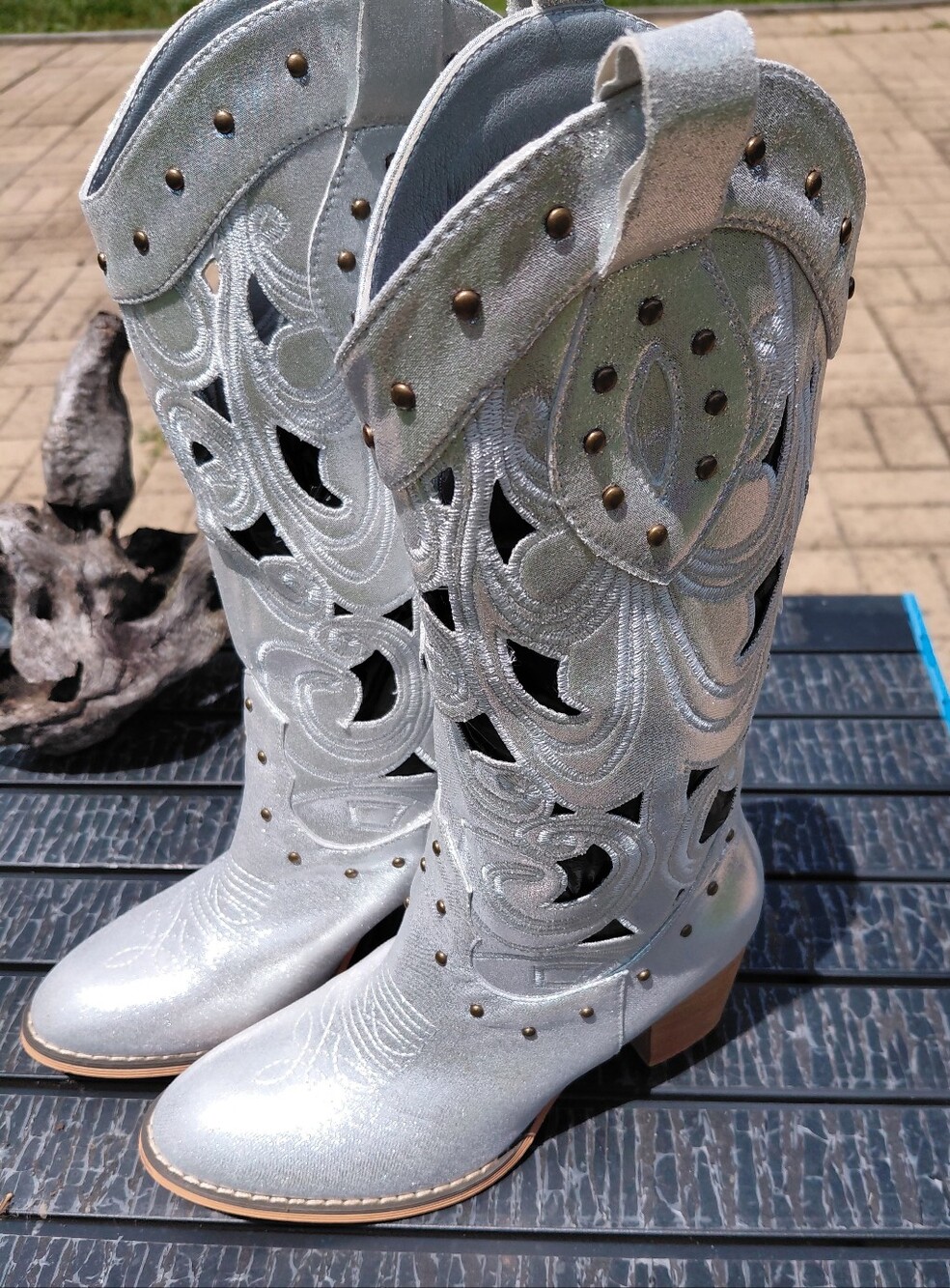 Metallic Silver Cutout Western Boots Super Pretty!! - Picture 3 of 8